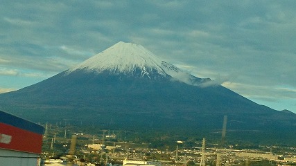 富士山の宝永火口から伸びる雲